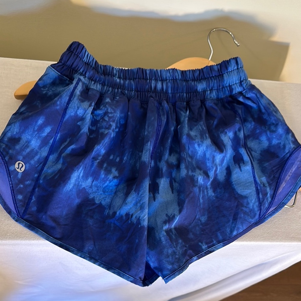 Lululemon Hotty Hot 2.5” Women's Lined Shorts